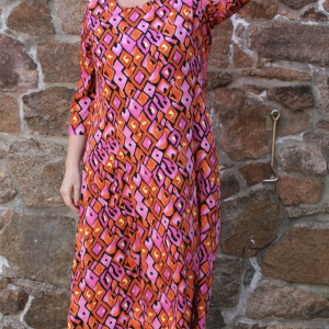 1.2.-557-Fuchsia-ballukleid